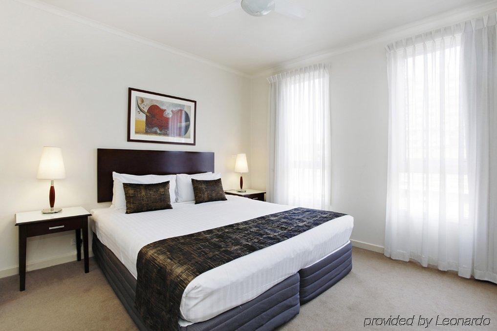 Comfort Apartments Royal Gardens Melbourne Room photo